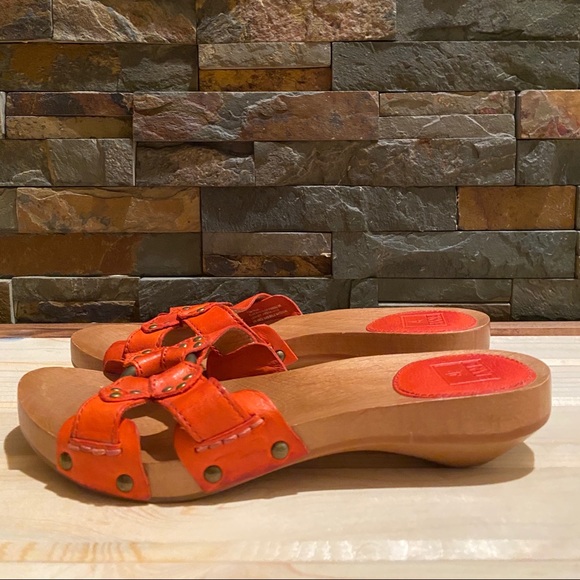 FRYE “Ellie Ring” Leather Slides in gorgeous Coral - Picture 16 of 16